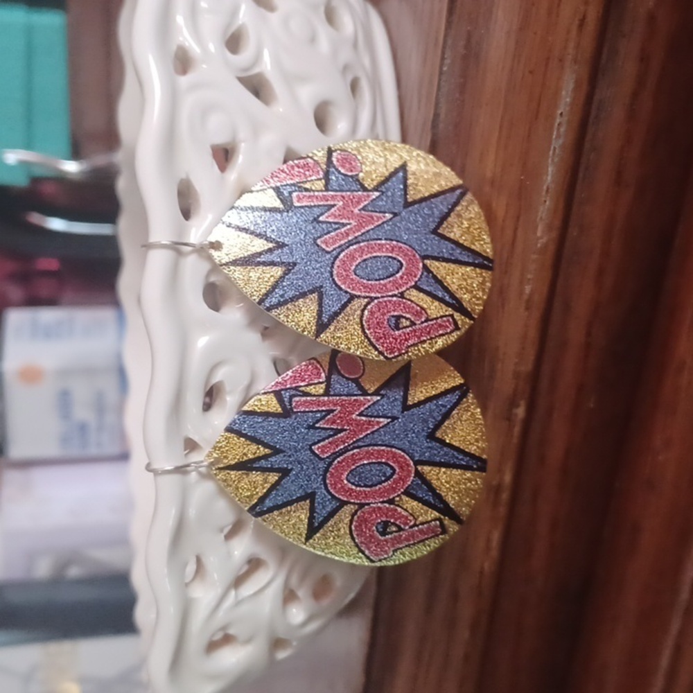 POW! EARRING